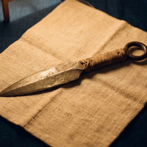 Kunai — the field tool, photographed on unbleached hemp cloth.